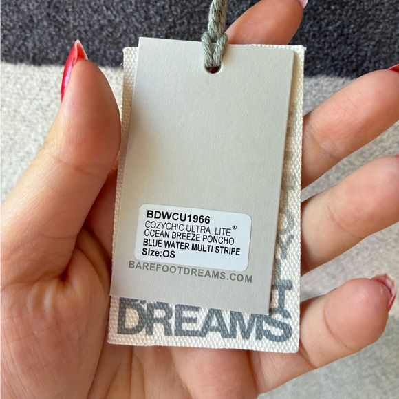 NWT Barefoot Dreams CozyChic Ultra Lite Ocean Breeze Poncho - Picture 6 of 9